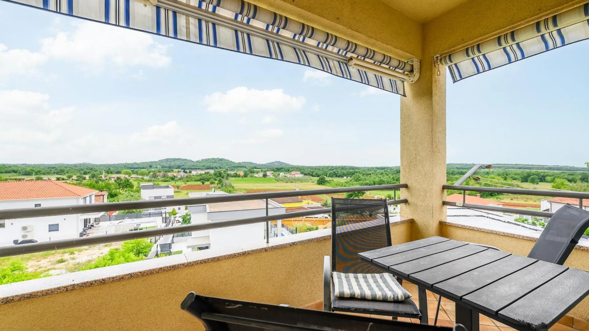 Family Apartment Monsa In Porec Mušalež